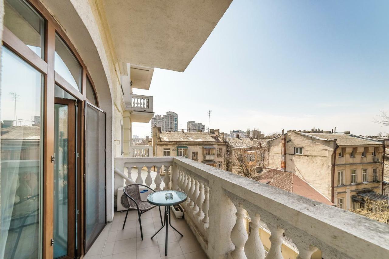 Stylish Apartment With A Balcony Overlooking The Park Oldenburg Bagian luar foto