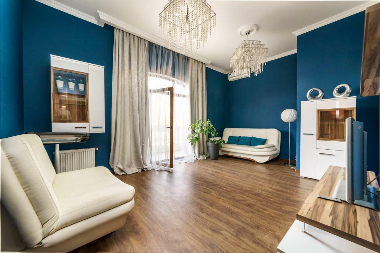 Stylish Apartment With A Balcony Overlooking The Park Oldenburg Bagian luar foto