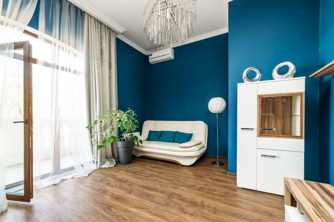 Stylish Apartment With A Balcony Overlooking The Park Oldenburg Bagian luar foto
