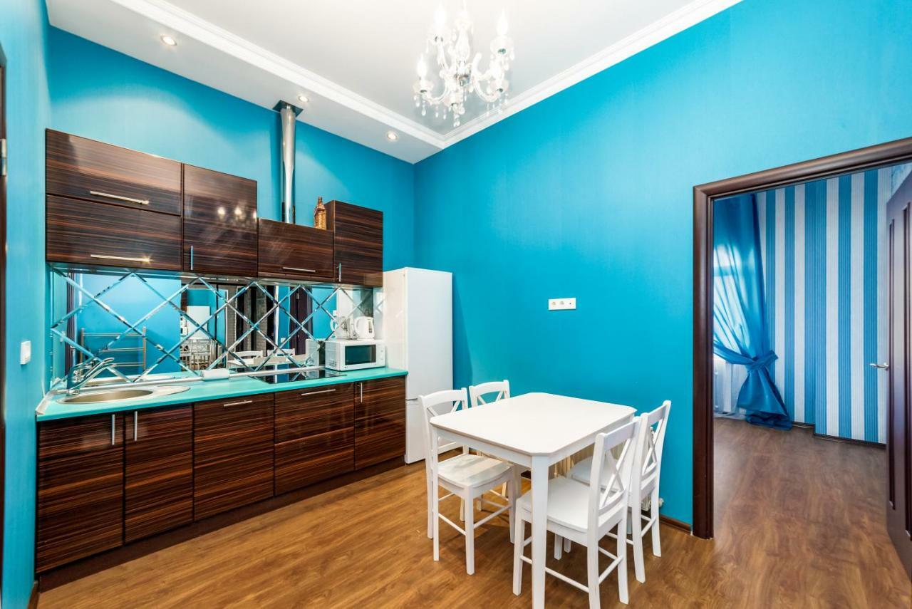 Stylish Apartment With A Balcony Overlooking The Park Oldenburg Bagian luar foto